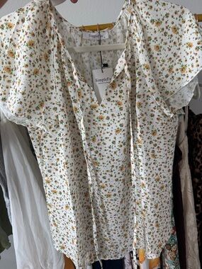 Simple Cream Floral Tie-Neck Blouse with Yellow Blooms